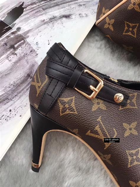 lv monogram 材質|More.